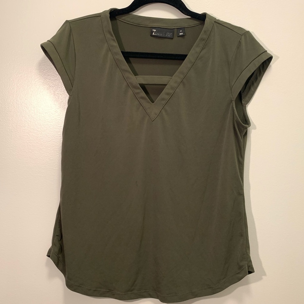 V neck green top